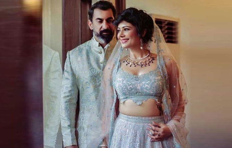 সেই পূজা বাত্রা সম্প্রতি বিয়ে করেছেন অভিনেতা নবাব শাহকে। তাদের সম্পর্কের কথা প্রথম জনসমক্ষে আসে জুন মাসে। তারপরই ৪ জুলাই আর্য সমাজের রীতি মেনে দিল্লিতে বিয়ে সারেন তারা। সেখানে উপস্থিত ছিলেন দুই পরিবারের সদস্যরা।