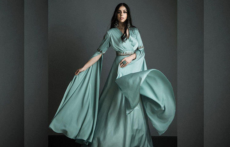 পথটা একেবারেই সহজ ছিল না তার জন্য। ‘মিস ডিফ ওয়ার্ল্ড ২০১৯’ খেতাব জেতা তো মুখের কথা নয়! আর সেটাই জিতে দেখিয়ে দিলেন উত্তরপ্রদেশের তরুণী বিদিশা বালিয়ান। নাচ এবং যোগ-ব্যায়ামসহ আরও অনেক ক্ষেত্রে পারদর্শী একুশ বছর বয়সী বিদিশা।