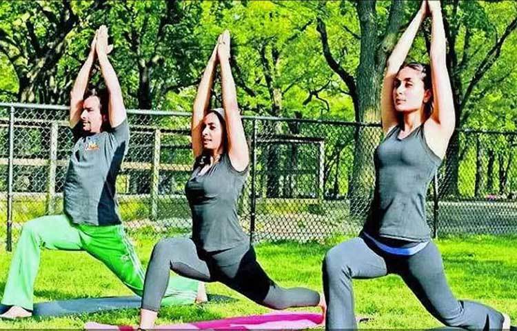 ফিট থাকার মন্ত্রে বলিউডে যেসমস্ত সেলিব্রিটি বিশ্বাস করেন, তাদের মধ্যে অন্যতম হলেন কারিনা কাপুর খান। সিনেমার জন্য ২০০৮ এ জিরো ফিগার করে সকলকে চমকে দিয়েছিলেন বেবো। ফিট শরীর ও উজ্জ্বল ত্বকে জন্য কারিনা সব সময়ই যোগব্যায়াম করার পরামর্শই দিয়ে থাকেন। এমনকি শোনা যায়, মা হওয়ার পর অন্যান্য শরীর চর্চার পাশাপাশি নিয়মিত যোগব্যায়াম করে আগেই সেপে ফিরেছেন কারিনা।