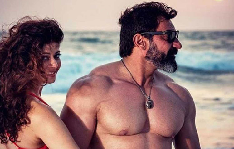 এতদিন পর্যন্ত বিয়ের কোনো ছবি প্রকাশ্যে আসেনি। রাখঢাক সরিয়ে এবার একাধিক ছবি সোশ্যাল মিডিয়ায় শেয়ার করলেন অভিনেত্রী। সেই সঙ্গে তার ফ্যান ক্লাবও শেয়ার করেছে বিয়ের প্রচুর ছবি ।