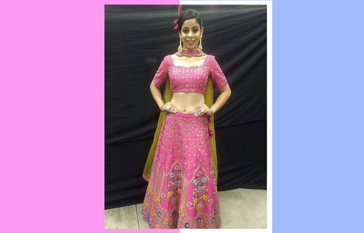 ২১ বছরের বিদিশা উত্তরপ্রদেশের মুজফ্ফরনগরের বাসিন্দা। ছোটবেলা থেকেই তিনি কানে শুনতে পান না। কথাও বলতে পারেন না ঠিকভাবে। বিদিশার এই শারীরিক ত্রুটিকে তিনি কোনো দিন স্বপ্নের চেয়ে বড় করে দেখেননি।