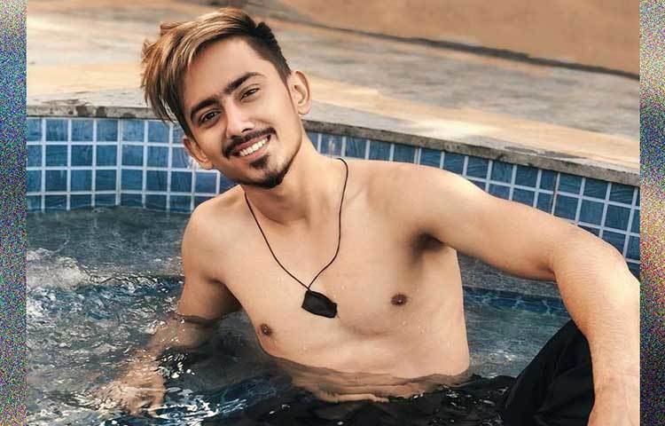 আদনান শেখ: সোশ্যাল মিডিয়া গ্রুপ টিম ০৭-এর সদস্য আদনান। টিম ০৭ সোশ্যাল মিডিয়ায় ভীষণই জনপ্রিয়। ওই গ্রুপের সদস্য আদনান প্রায়শই কমেডি ভিডিও শেয়ার করেন টিকটকে। এক কোটি ৭০ হাজার। সোনাক্ষী সিনহার ইনস্টাগ্রাম ফলোয়ারের থেকে ২০ হাজার বেশি।