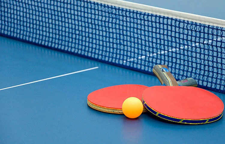 টেবিল টেনিস খেলার দৃশ্যেও দেখা যায় ফারহান ওরফে মাধবন একটা বল হিট করতেই টেবিল টেনিসের টেবিলটিই ভেঙে গেল। এটি অবশ্যই অতিরঞ্জিত। কোনো টেবিল টেনিসের টেবিলই এত পলকা হয় না যে একটা পিংপং বলের দাপটে তা ভেঙে পড়বে।