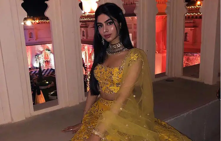 জাহ্নবীর বোন খুশিও একই স্কুলের ছাত্রী। ইন্টারন্যাশনাল মডেলিং-এর উপর ক্যারিয়ার করতে চান তিনি।