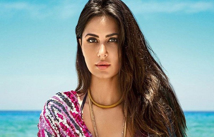 ক্যাটরিনা কাইফও ভোট দিতে পারবেন না। বলিউডের বিখ্যাত ক্যাট সুন্দরী আসলে ব্রিটিশ নাগরিক। তাই ভারতে ভোট দানে অক্ষম তিনি।