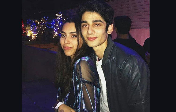 তবে খুশির প্রিয় বন্ধু আলিয়ারও যে ছোটবেলার বন্ধু নীল। বলিউড ইন্ডাস্ট্রিতে গুঞ্জন, খুশির সঙ্গে আলিয়াও প্রেমে পড়েছেন ছোটবেলার বন্ধুর। তাই খুশি-আলিয়ার সম্পর্ক নাকি আগের মতো আর নেই। নীলের সঙ্গে আলিয়ার গভীর বন্ধুত্বকে খুশি খুব একটা ভালো চোখে দেখছেন না।