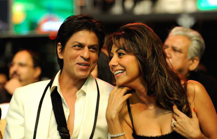 শাহরুখ খান: বলিউডের বাদশাহ শাহরুখ খান বিশ্বের অন্যতম শীর্ষ আয়ের অভিনেতা। তার প্রথম উপার্জনেও রয়েছে নাটকীয়তা। ট্রেনে এক ব্যক্তির জন্য আসন সংরক্ষণ করে ৫০ রুপি পেয়েছিলেন তিনি।