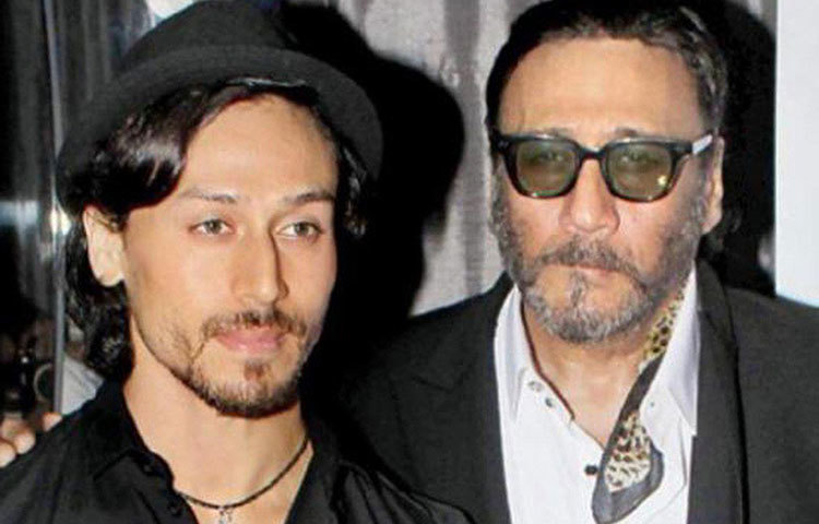 টাইগার শ্রফ-জ্যাকি শ্রফ: আজও স্টাইল আইকন বলে পরিচিত জ্যাকি শ্রফ। তবে ছেলে টাইগারও কম যান না। মার্শাল আর্টস এবং নাচের জন্য ইতিমধ্যেই বহু তরুণীর হৃদয় জয় করেছেন তিনি। বাবার সঙ্গে তার চেহারাতেও বেশ মিল।