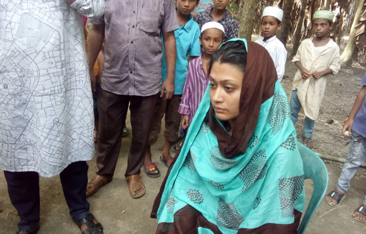 নিহত রিফাতের স্ত্রী।
