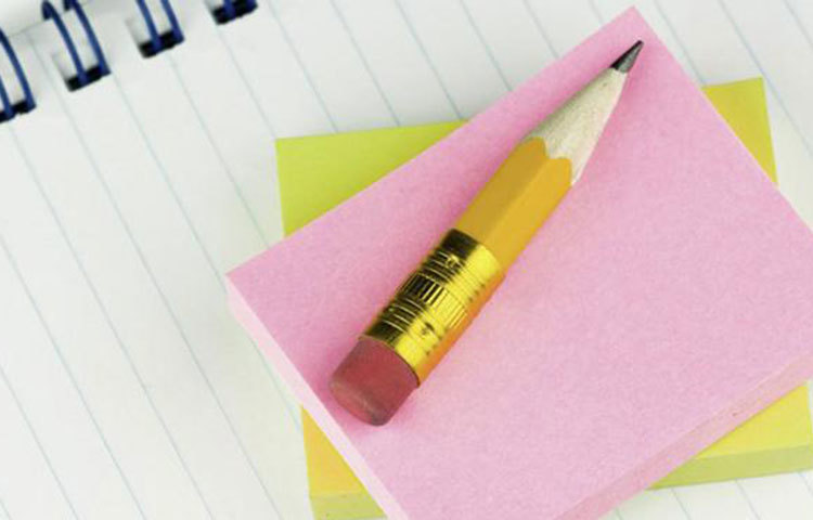 শপিং লিস্ট: বাজারে বা দোকানে যাওয়ার আগে কী কী কিনবেন তার একটি লিস্ট তৈরি করে নিন এবং ইচ্ছে করেই সেটা বাড়িতে রেখে শপিংয়ে চলে যান। ফিরে এসে দেখুন ক’টা ভুলে গেছেন আর ক’টা মনে রাখতে পেরেছেন। এই নিয়ম যত বেশি করা হবে, ব্রেন তত দীর্ঘ সময় মস্তিষ্কে ‘সেভ’ করে রাখতে পারবে তথ্যগুলো।