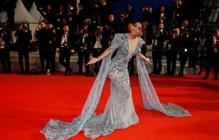 কান চলচ্চিত্র উৎসবে দেখানো হবে হিনা খান অভিনীত শর্ট ফিল্ম ‘লাইনস’।