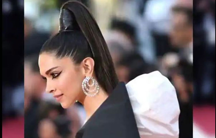 বৃহস্পতিবার কানের হোটেল মার্টিনেজ থেকে সেজেগুজে সোজা পৌঁছলেন চলচ্চিত্র উৎসবের রেড কার্পেটে।