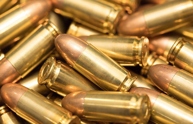 তবে কার্বন ব্লাক ব্যবহারের পিছনে রয়েছে অন্য একটি কারণও। প্রথম বিশ্বযুদ্ধের সময় বুলেট তৈরি করতে প্রয়োজন পড়েছিল প্রচুর পরিমাণে জিঙ্ক ওক্সাইডের। তাই টায়ার প্রস্তুতকারক সংস্থাগুলো এক রকম বাধ্য হয়েই কার্বন ব্লাকের ব্যবহার শুরু করেন।