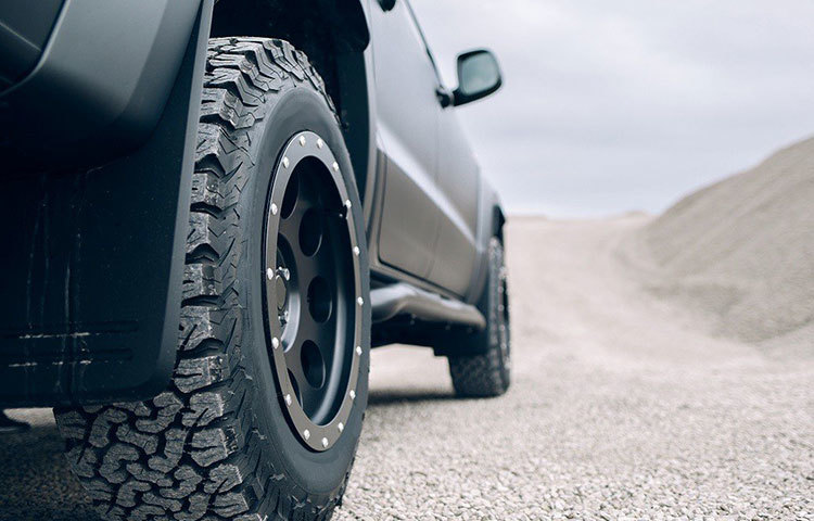 চাকা ছাড়া গাড়ি এগোবে না একটুও। যারা গাড়ি ব্যবহার করেন বা যানবাহন সম্পর্কে সচেতন, তারা সবাই জানেন টায়ারের গ্রিপ রাস্তায় দ্রুত গতিতে চলা গাড়িকে পিছলে যাওয়া থেকে রক্ষা করে।