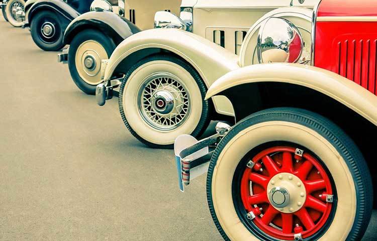 গাড়ি তো বিভিন্ন রঙের হয়, তা হলে টায়ার কেন অন্য কোনো রংয়ের হয় না? ইতিহাস কিন্তু বলছে, টায়ারের রং কিছু ক্ষেত্রে আগে সাদা ছিল।