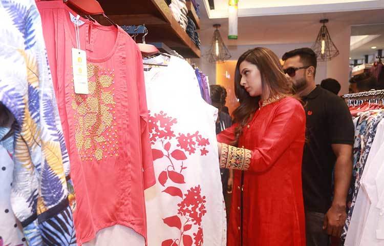 টুয়েলভ মূলত টিম গ্রুপের ১২তম প্রতিষ্ঠান। বসুন্ধরা সিটিতে টুয়েলভ-এর শোরুম উদ্বোধনের মধ্যদিয়ে রাজধানীতে টুয়েলভ-এর মোট শোরুম সংখ্যা হলো ছয়টি।