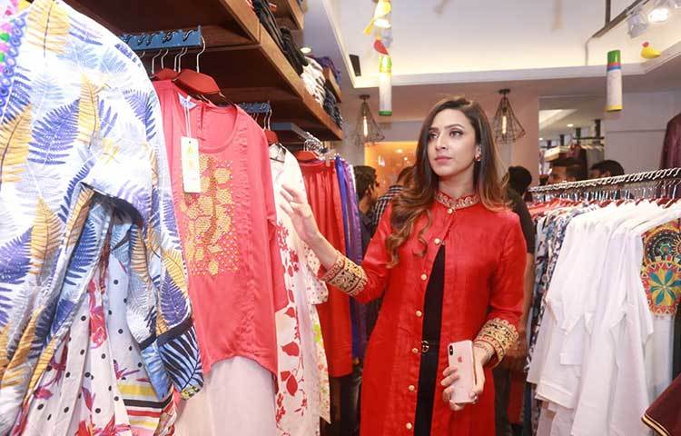 ঢাকার বাইরে ময়মনসিংহ ও ফেনীতে প্রতিষ্ঠানটির শাখা রয়েছে। এছাড়াও শীঘ্রই বগুড়া এবং সিলেটে যাত্রা শুরু করতে যাচ্ছে টুয়েলভ।