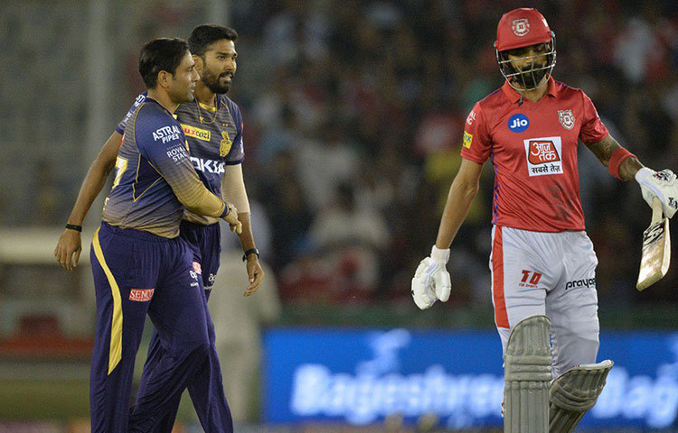 ২০১৮-২০১৯ সালে বিজয় হাজারে ট্রফি থেকে তিন ম্যাচের জন্য সাসপেন্ড হন সন্দীপ। শচীনে বেবির বিরুদ্ধে আপত্তিকর মন্তব্যের অভিযোগ এসেছিল তার বিরুদ্ধে।