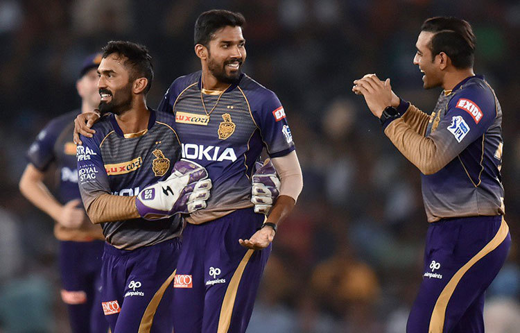 মাত্র ৩১ রান দিয়ে ২ উইকেট পান ইনি। ম্যাচে লোকেশ রাহুলকে ফেরানোর কিছুক্ষণ পরে ভয়ঙ্কর গেলকেও ডাগ আউটের পথ দেখান এই তরুণ এই ডানহাতি পেসার। এই দুই তারকা ব্যাটসম্যান আউট হওয়ায় কিছুটা হলেও নাইটদের কাজ সহজ হয়ে গেছিল।