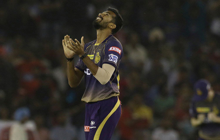 টি-টোয়েন্টি ম্যাচের ক্ষেত্রেও ফর্ম ধরে রেখেছিলেন গ্রুপ পর্বে অন্ধ্রের বিরুদ্ধে একটি হ্যাটট্রিক-সহ ছয় ম্যাচে আট উইকেট দখল করেন তিনি। সৈয়দ মুস্তাক আলি ট্রফিতে ছ’টি ম্যাচে আটটি উইকেট পেয়েছিলেন। ৫.৮১ ইকনমি রেট ছিল তার।