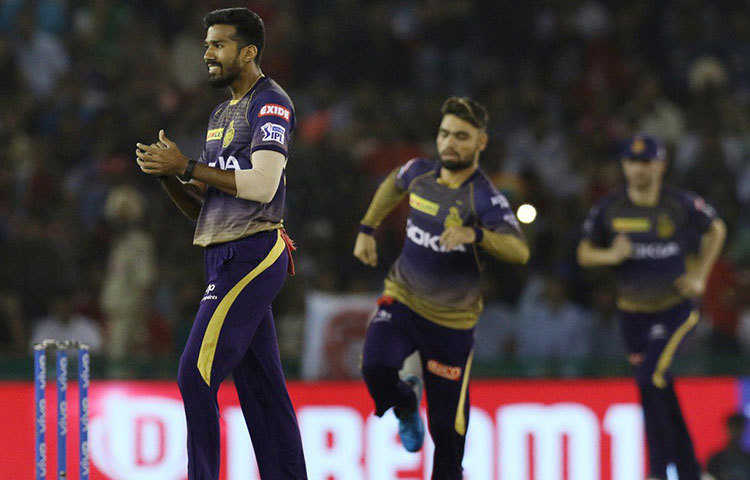 সন্দীপ কিন্তু কেরলের ছেলে হলেও জন্মেছেন মুম্বাইয়ে। ১৯৯১ সালে জন্ম সন্দীপের। বাবা ব্যাঙ্ককর্মী। সাধারণ মধ্যবিত্ত পরিবারে কেউ ভাবেননি ছেলে ক্রিকেটার হবেন। স্কুলে ভর্তি হন সন্দীপ। খেলতে শুরু করেন স্কুল টিমের হয়ে।