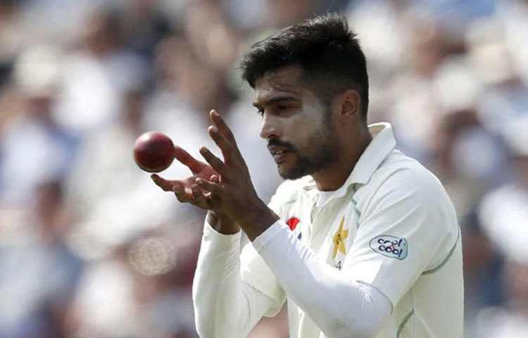 আচমকাই অবসরের সিদ্ধান্ত জানিয়ে দিলেন পাকিস্তানের তারকা পেসার মোহাম্মদ আমির। টেস্ট ক্রিকেটে আর দেখা যাবে না ২৭ বছর বয়সী এই পাক পেসারকে।