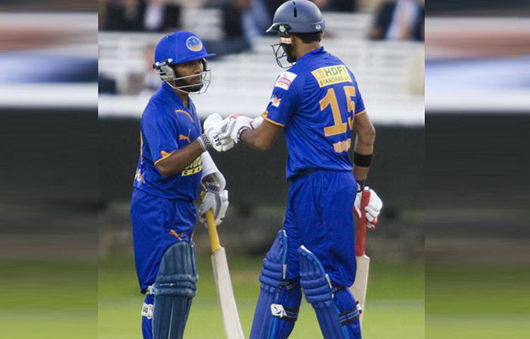 রঞ্জি ট্রফিতেও গোয়ার হয়ে খেলেছেন স্বপ্নিল। অধিনায়কত্বও করেছেন। তবে ২০১১ সালে মহারাষ্ট্রের বিরুদ্ধে গোয়া একেবারেই ভালো খেলেনি। দুইটি ম্যাচে সাসপেন্ডও করা হয় তাকে। গত বছর শুরুর দিকে গুজরাতের বিরুদ্ধে শেষ ম্যাচ খেলেন তিনি।