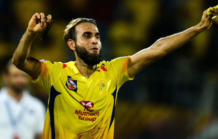 তিন স্পিনারকেই ঘুরিয়ে ফিরিয়ে দুর্দান্ত ভাবে ব্যবহার করেছেন ধোনি। হরভজন সিংহ, ইমরান তাহির ও রবীন্দ্র জাদেজা মিলে পাঁচ উইকেট নিয়েছেন।