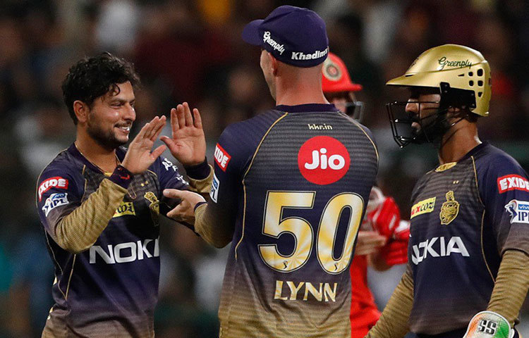 নয় নম্বরে থাকার কথা কুলদীপ যাদবের। চায়নাম্যানের ভেল্কিতে বিপক্ষের কটা উইকেট পড়ে সেটাই দেখার। সবুজ পিচে রিস্ট স্পিনার বড় ভরসা নাইটদের।