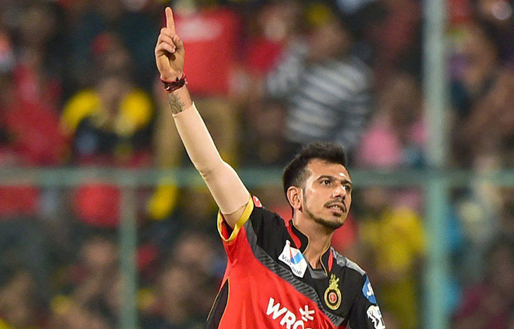 আরসিবির বোলিং আক্রমণের প্রধান অস্ত্র হয়ে উঠেছেন যুজবেন্দ্র চহাল। ১০ ম্যাচে তুলে নিয়েছেন ১৪ উইকেট। স্টেনের গোলাগুলোতে ক্ষতবিক্ষত কিংসদের প্যাভিলিয়নে ফেরাতেও কার্যকরী হয়ে উঠতে পারেন চহাল।