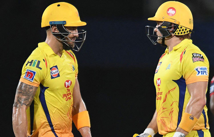 ধোনিদের ব্যাটিং পরিকল্পনা ছিল, পাওয়ার প্লে-তে উইকেট দেওয়া চলবে না। সেভাবেই খেলে গেলেন ডুপ্লেসি ও ওয়াটসন। বাঁচা-মরার ম্যাচে যে সচেতনতা ও অভিজ্ঞতার দরকার হয়, সেটারই মিশেল দেখালেন দু’জনে। পাওয়ার প্লে-তে উইকেট না হারিয়ে ৪২ রান তুলে ফেলায় ম্যাচ ধরতে সময় লাগেনি চেন্নাইয়ের।