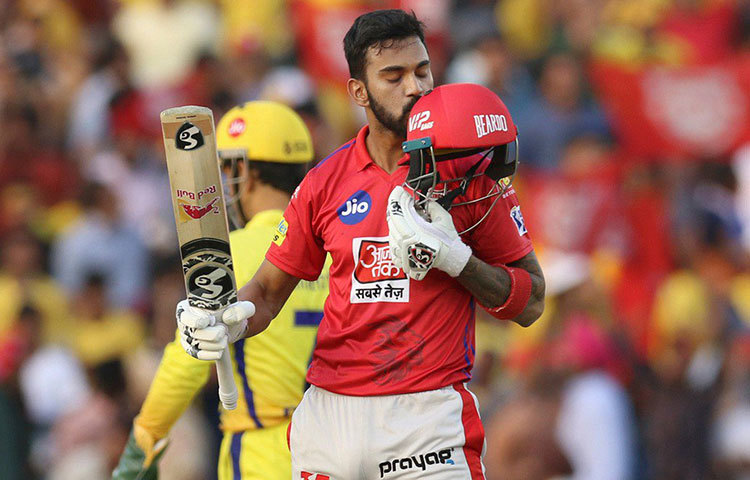 কে এল রাহুলের দখলে রইল ‘স্টাইলিশ প্লেয়ার অব দ্য সিজন’। সারা গায়ে ট্যাটু রয়েছে এই তারকার, ঘড়ি, সানগ্লাসেস, হাঁটাচলা সবেতেই রাহুল হিরো। উপস্থিত না থাকায় বন্ধু হার্দিক তার হয়ে সম্মান গ্রহণ করেন। এই পুরস্কারের অর্থমূল্য ১০ লাখ টাকা।