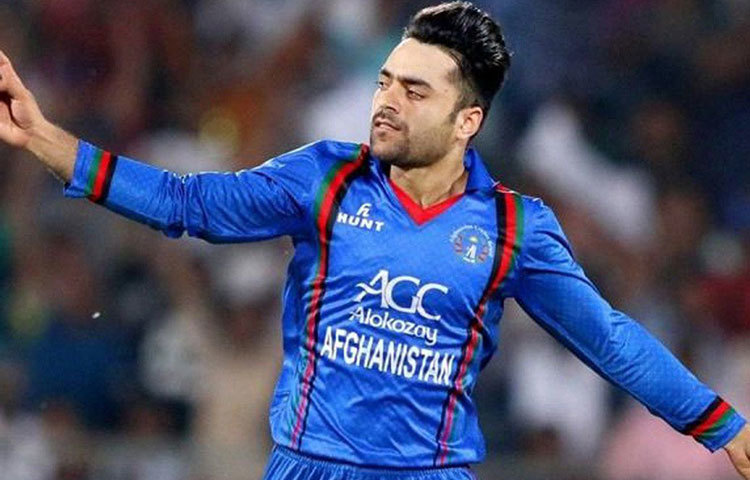 রশিদ খান: আফগানিস্তানের এই তারকা দলের অন্যতম বড় ভরসা। ফিল্ডিংও চমৎকার করেন। ব্যাটিংটাও খারাপ করেন না তিনি।