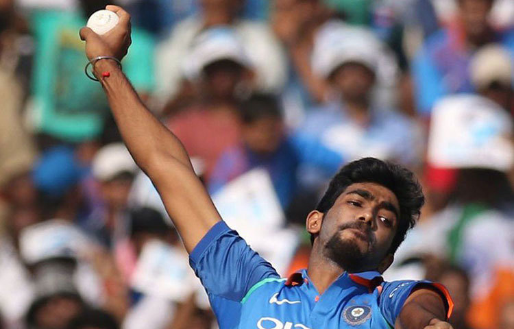 তবে এরাই শেষ নন, বোলিং লাইন আপকে শক্তিশালী করে তুলতে ভারতীয় ফাস্টবোলার যশপ্রীত বুমরাকে দলে রাখতে মোটেও ভোলেননি। বুমরাকে যোগ্য সঙ্গত করার জন্য দলে রেখেছেন অস্ট্রেলীয় বোলার প্যাট কামিন্স ও নিউজিল্যান্ডের পেসার ট্রেন্ট বোল্টকে।