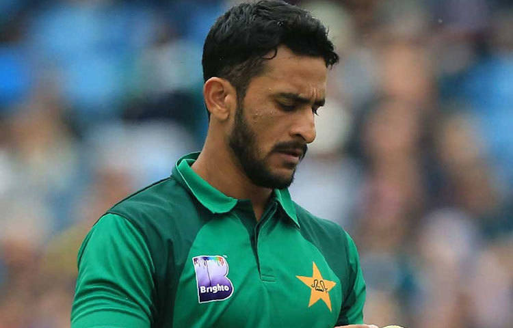 হাসান আলি: পাকিস্তানের পেস আক্রমণের অন্যতম অস্ত্র হাসান ভালোই বল করছেন বিশ্বকাপে। তিনি আজ কেমন বল করেন সেদিকে তাকিয়ে থাকবে পাকিস্তান।