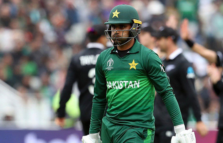 ফখর জামান: ২০১৭ চ্যাম্পিয়ন্স ট্রফি ফাইনালে তার কাছেই হেরে গিয়েছিল ভারত। এবারের বিশ্বকাপেও তাকে নিয়ে অনেক আশা ছিল পাক বাহিনীর। কিন্তু সেই আশার রূপ দিতে ব্যর্থ তিনি। ওপেনে নেমে সেভাবে দাগ কাটতে পারেননি।