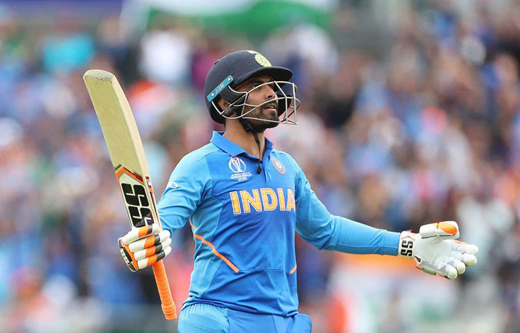 রবীন্দ্র জাদেজা: বাঁ-হাতি এই অলরাউন্ডার প্রায় জিতিয়ে দিয়েছিলেন নিউজিল্যান্ডের বিরুদ্ধে সেমিফাইনাল ম্যাচ। তাকে দলে রাখা হবে কিনা সেটা নির্ভর করছে নির্বাচকদের ভবিষ্যৎ পরিকল্পনা নিয়ে। কারণ নির্বাচকরা যদি মনে করেন তারা রাহুল চহারের লেগ স্পিন দেখে নিতে চাইবেন এই সিরিজে, তাহলে হয়তো বিশ্রাম দেওয়া হতে পারে জাদেজাকে। তবে ব্যাটিং, বোলিং ও ফিল্ডিং বিভাগে জাদেজার দক্ষতা এগিয়ে রাখছে তাকে।