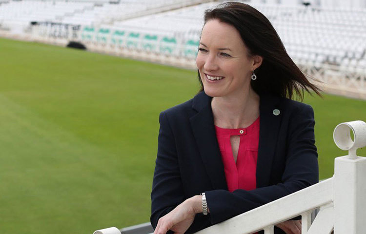 এই অ্যালিসন মিচেল রয়েছেন গ্রেড বি-তে। মহিলা ধারাভাষ্যকারদের মধ্যে তিনিই আয়ের হিসেবে এগিয়ে। সৌরভদের মতো তারও ম্যাচ প্রতি আয় প্রায় ২১ লাখ টাকা। বিবিসি-র এই প্রাক্তন কর্মীর সিরিজ প্রতি আয় প্রায় সাড়ে চার কোটি টাকা।