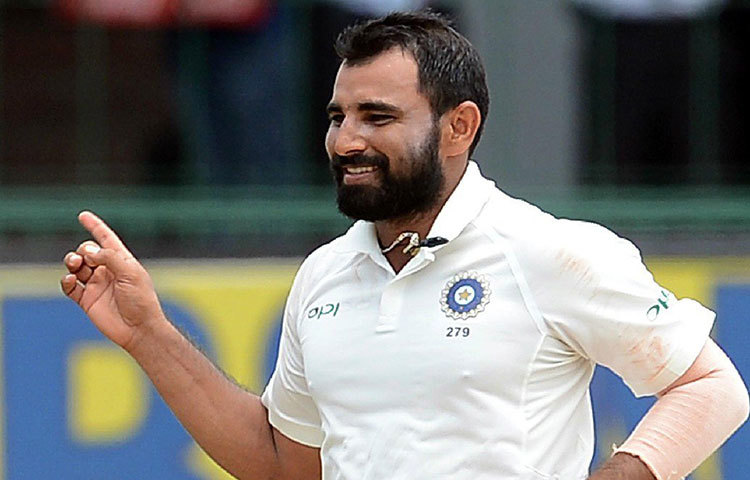 মহম্মদ শামি: বাংলার ঋদ্ধি সুযোগ না পেলেও শামি পাবেন, এই আশা করাই যায়। তিন পেসার নিয়ে দল নামলে শামি সুযোগ পাবেন বলাই যায়। তার গতির হদিশ অনেক ব্যাটসম্যানই পেতে ব্যর্থ। ক্যারিবিয়ানদেরও বড় পরীক্ষার মুখে পড়তে হবে তাকে সামলাতে।