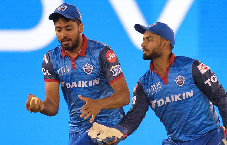 আবেশ খান: মধ্যপ্রদেশের এই পেসার বল হাতে নিলেই ভয়ঙ্কর হয়ে উঠতে পারেন। অনূর্ধ্ব-১৯ ভারতীয় দলে, রাজ্যের হয়েও দুর্দান্ত পারফরম্যান্স ছিল তার।