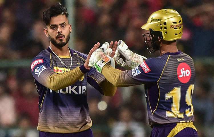 দীনেশ কার্তিকের শরীরী ভাষা কোনো ম্যাচেই ঠিক নেতৃত্বের উপযুক্ত নয়। খুব ঝিমিয়ে পড়া মনে হচ্ছে তাকে। কোচ জাক কালিসের ক্ষেত্রেও তাই। দুজনের কেউই দলকে মোটিভেট করতে পারছেন না।