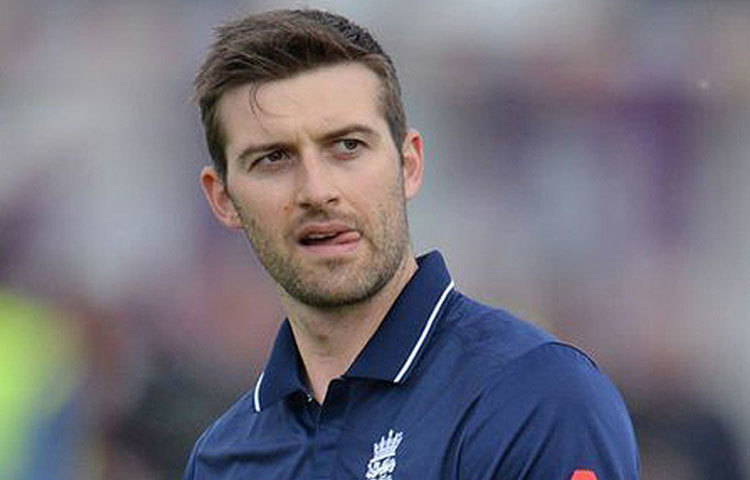 মার্ক উড: বেশ কয়েকটি একদিনের ম্যাচ খেলেছেন। তবে, তেমন করে নজর কাটতে পারেননি। সমালোচকদের যুক্তি মার্ক উডের থেকে জোফ্রা আর্চারকে সুযোগ দেওয়ার কথা ভাবা যেতে পারত। যদিও সে ক্ষেত্রে কূটনৈতিক সমস্যা ছিল কিছুটা।