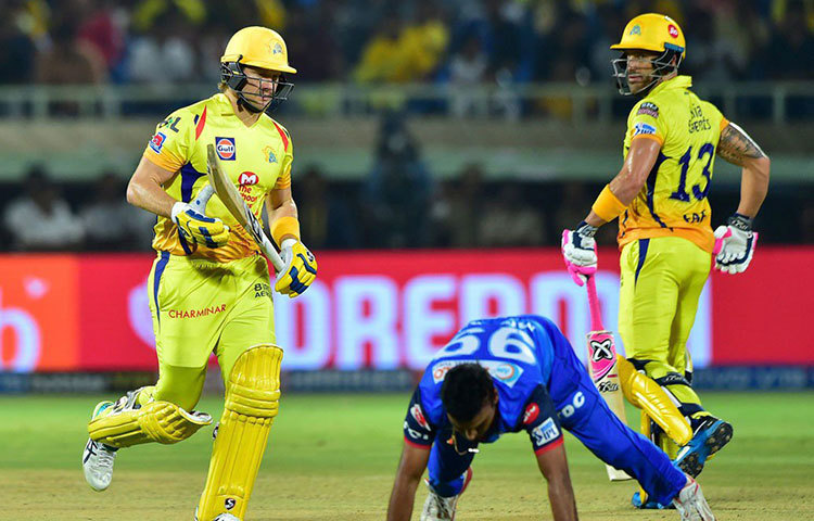 অবশ্য দিল্লির দুর্বল ফিল্ডিংও তাদের হেরে যাওয়ার অন্যতম কারণ। প্রথম ওভারেই টপ অর্ডারকে নাস্তানাবুদ করে ফেলার ভালো সুযোগ ছিল দিল্লির হাতে। মিসফিল্ডের জেরে তা আর হল কই! বরং ওয়াটসন (৩২ বলে ৫০) ও ফ্যাফ ডুপ্লেসি (৩৯ বলে ৫০)-র জুটিকে ভাঙতে পরে বড্ড বেগ পেতে হল দিল্লিকে।