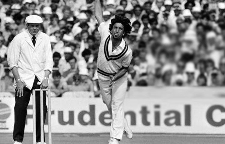 দলগত রানে সর্বোচ্চ রেকর্ড ছিল পাকিস্তানের। শ্রীলঙ্কার বিরুদ্ধে ৫ উইকেট হারিয়ে ৩৩৮ রান করেছিল তারা।