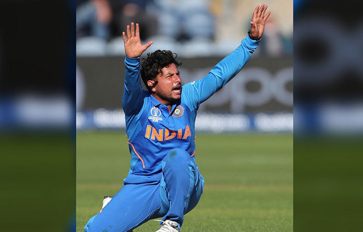 চায়নাম্যান বোলার কুলদীপ যাদব কোহলির দলের অন্যতম অস্ত্র। আইপিএলে হতশ্রী পারফরম্যান্স করলেও কোহলি আস্থা রাখছেন কুলদীপের উপরেই। লক্ষ্মণও প্রথম একাদশে রেখেছেন কুলদীপকেই।