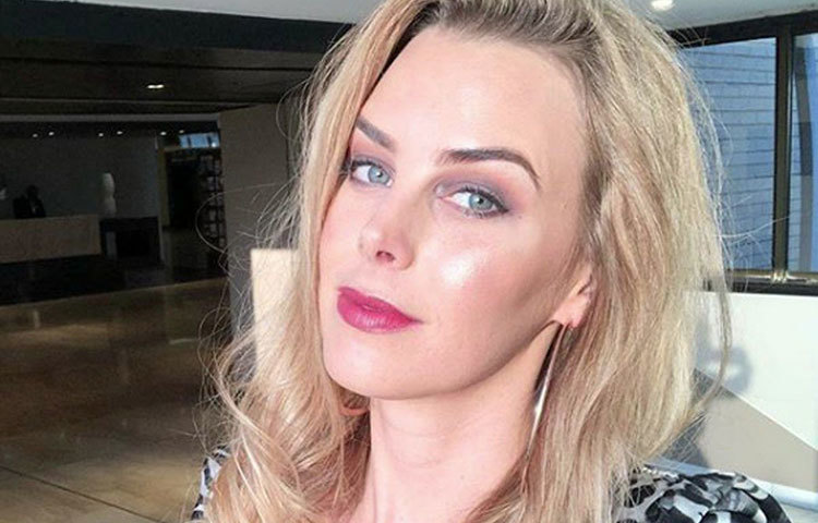 ২০১১ সালে রাগবি বিশ্বকাপেও তিনি সঞ্চালনার দায়িত্বে ছিলেন।