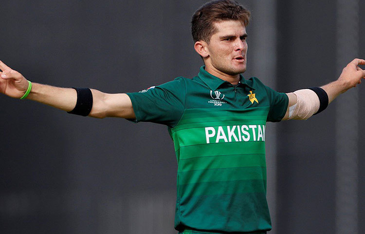 শাহিন আফ্রিদি: এই বিশ্বকাপে এক ম্যাচে সর্বাধিক উইকেট সংগ্রহ আফ্রিদির। বাংলাদেশ ম্যাচে ৬ উইকেট নিয়ে একাই গুঁড়িয়ে দিয়েছিলেন বাংলাদেশি ব্যাটিংকে। তবে নিয়মিত সুযোগ পাননি কখনই।