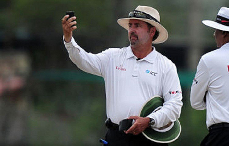 আম্পায়ার হওয়ার আবেদন করতে পারেন আপনিও। এক্ষেত্রে আইসিসির কিছু পরীক্ষায় পাশ করতে হবে।