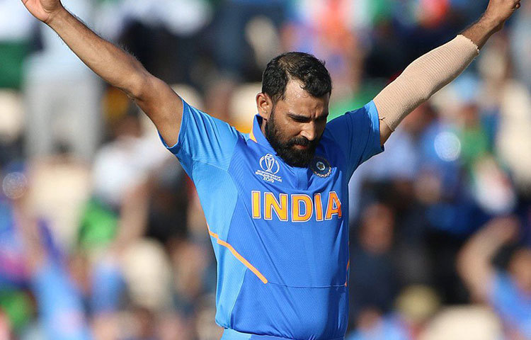 মহম্মদ শামি: বাংলার পেসার বিশ্বকাপে খুব কম সুযোগ পেয়েছিলেন। তবে সবকটি সুযোগ কাজে লাগিয়েছিলেন তিনি। তাকে সেমিফাইনালে না খেলানোয় অবাক হয়েছিলেন অনেকেই। সেই ম্যাচ হেরেও যায় ভারত। দেখা যাক শামির বিশ্বকাপের ফর্ম ক্যারিবিয়ান দীপপুঞ্জেও দেখা যায় কিনা।