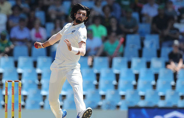 ইশান্ত শর্মা: টেস্ট ক্রিকেটে তাকেও দল অপরিহার্য মনে করে। দিল্লির এই পেসার ক্যারিবিয়ান পিচে বাউন্স আদায় করে নেয়ার ক্ষমতা রাখেন। ভারতীয় দলের বহু বৈচিত্র্যের মধ্যে তিনি এক অন্যতম অংশ।